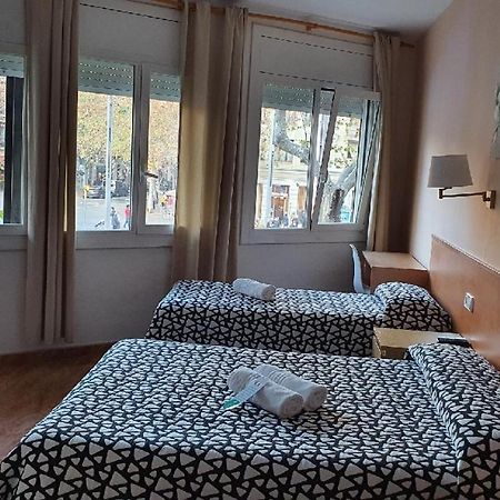 Hostal Rio De Castro Barcelona Luaran gambar