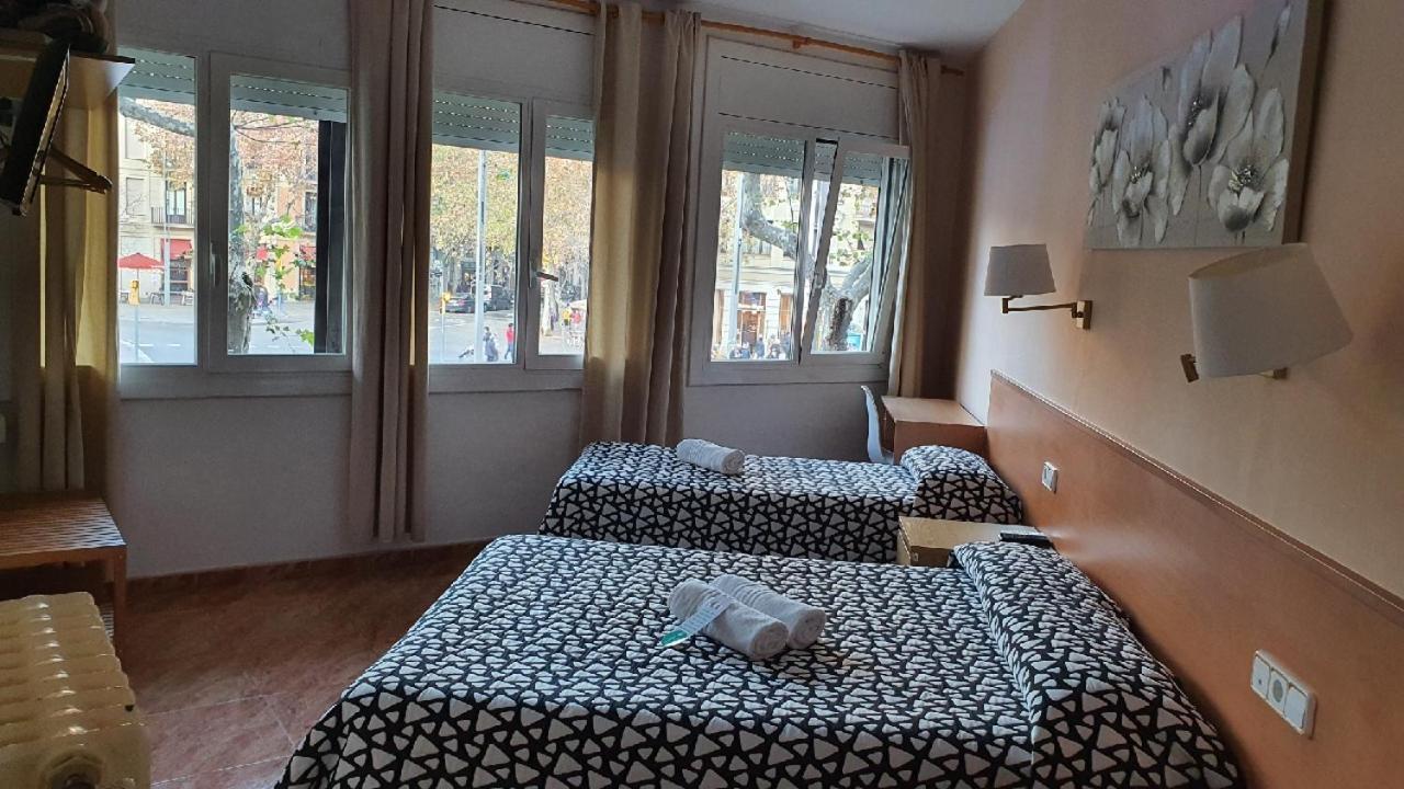 Hostal Rio De Castro Barcelona Luaran gambar