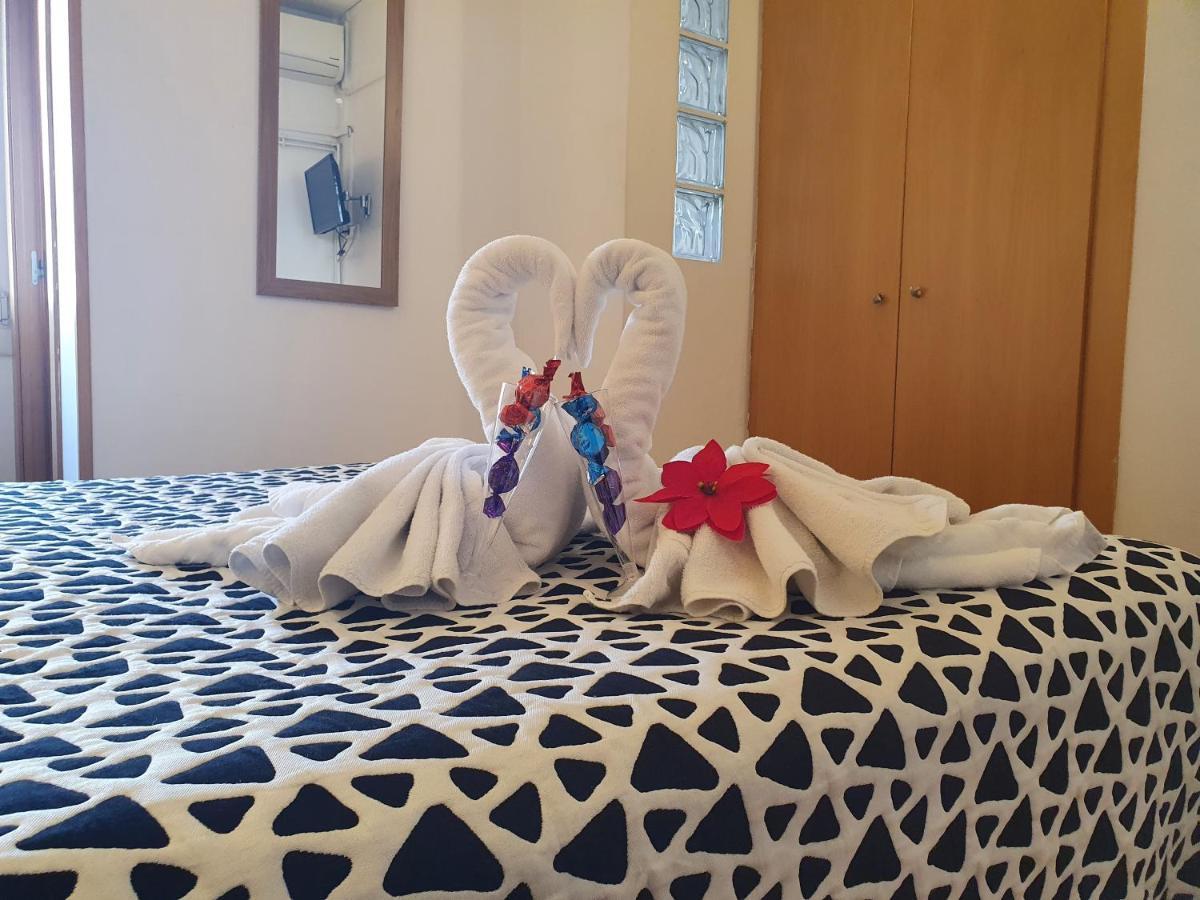 Hostal Rio De Castro Barcelona Luaran gambar