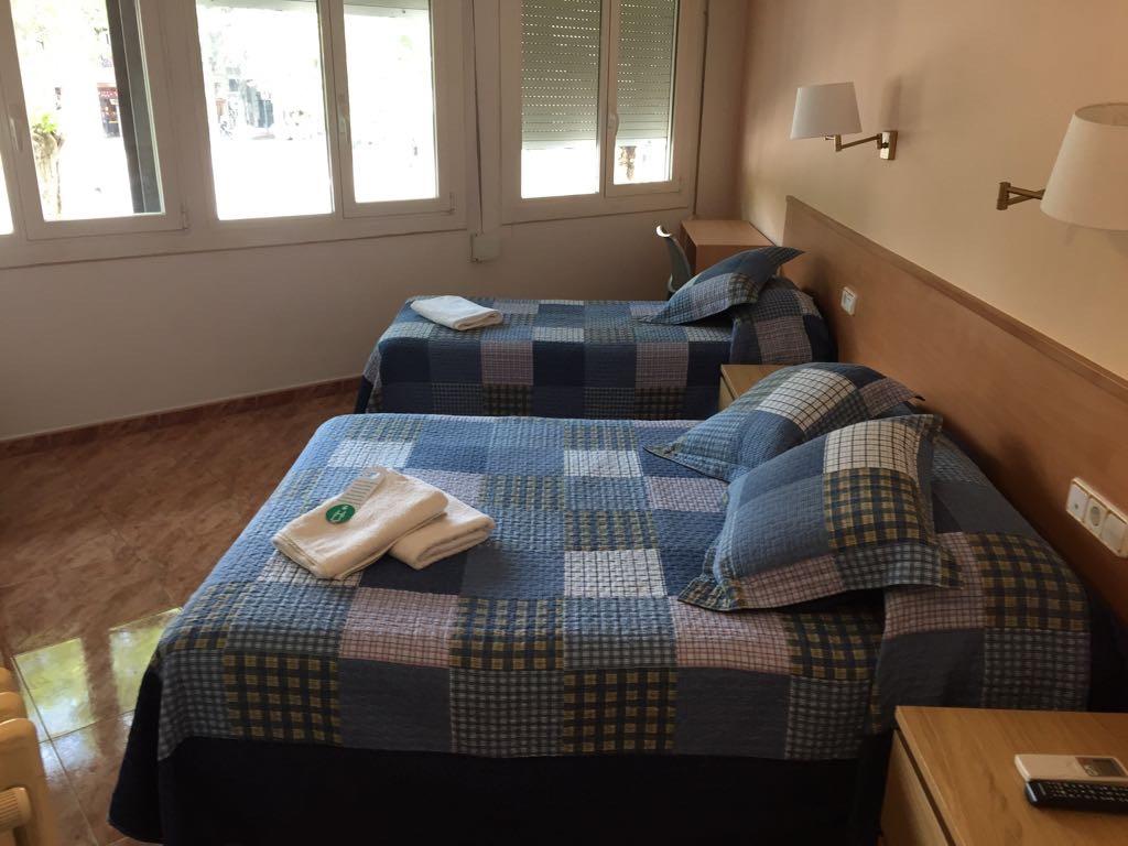 Hostal Rio De Castro Barcelona Luaran gambar