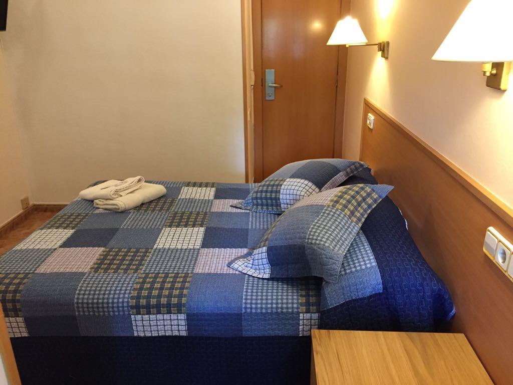Hostal Rio De Castro Barcelona Luaran gambar