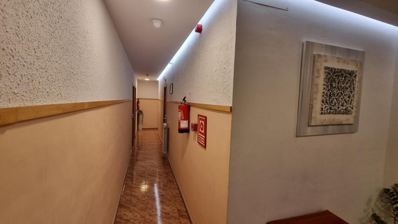 Hostal Rio De Castro Barcelona Luaran gambar