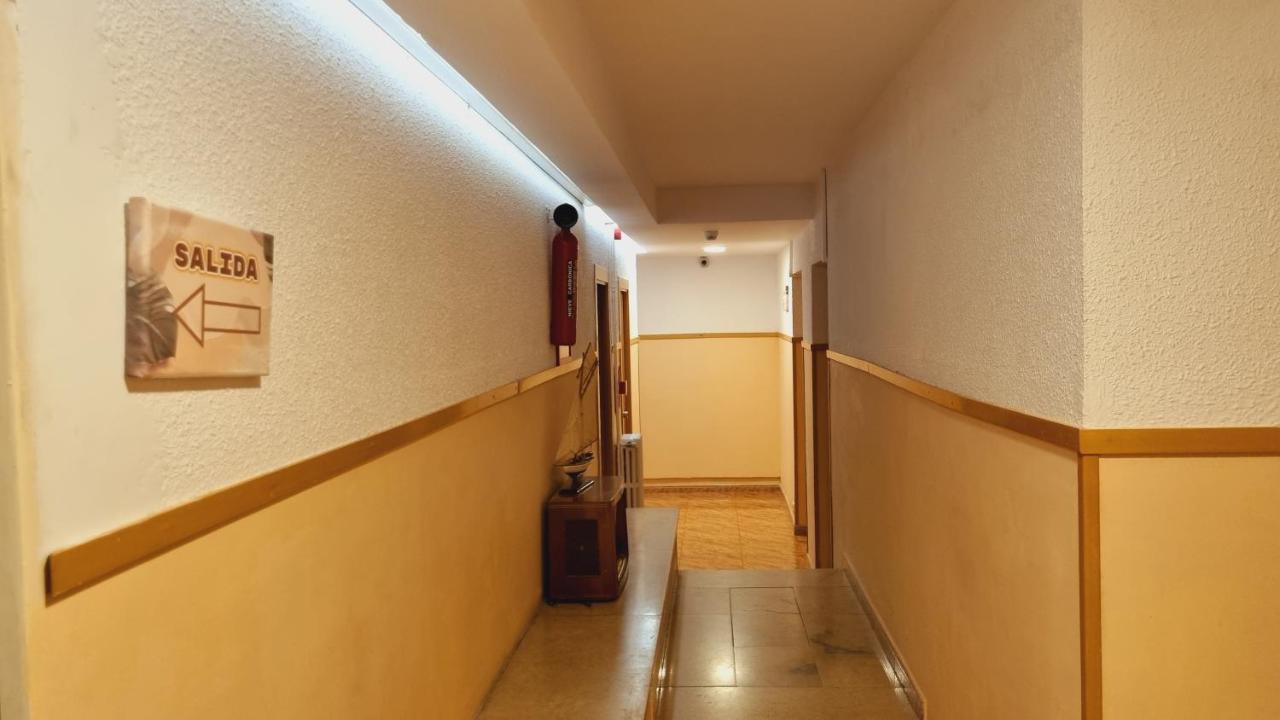 Hostal Rio De Castro Barcelona Luaran gambar