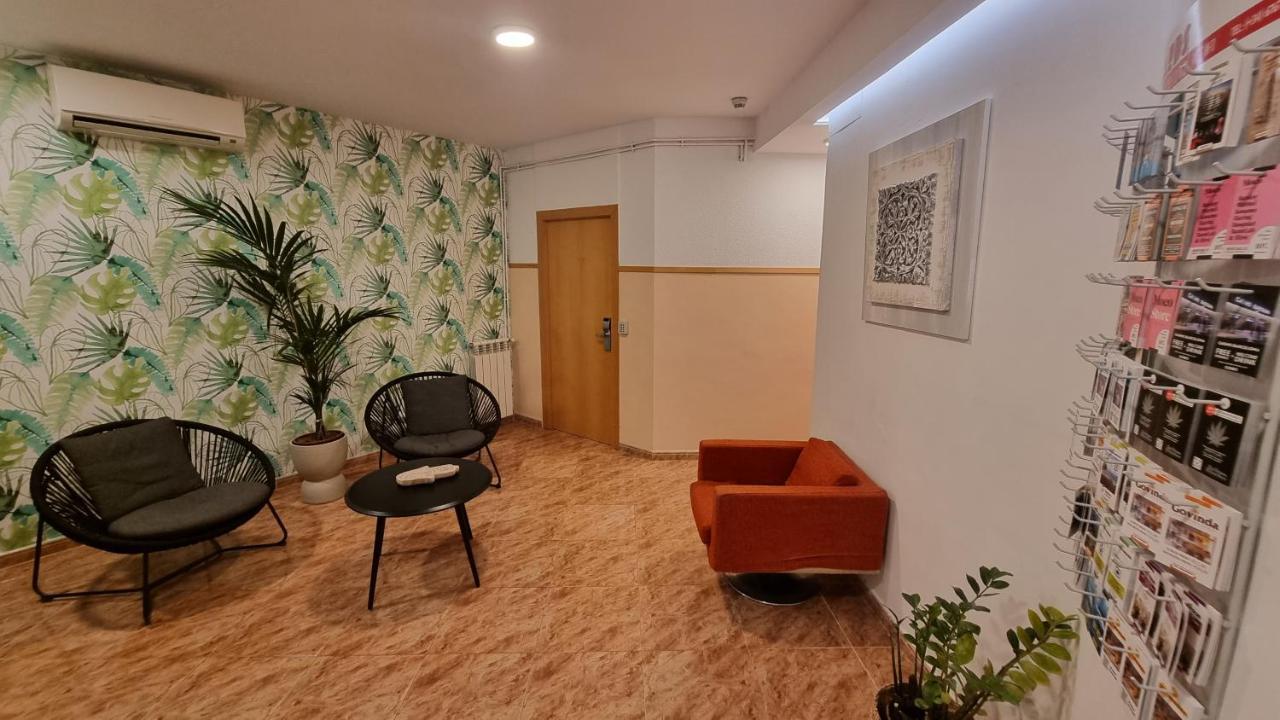 Hostal Rio De Castro Barcelona Luaran gambar