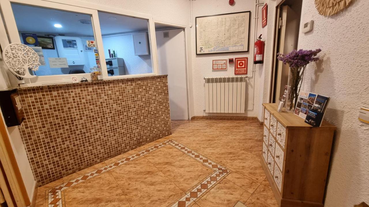 Hostal Rio De Castro Barcelona Luaran gambar