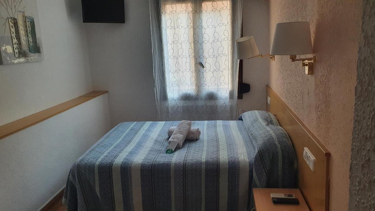 Hostal Rio De Castro Barcelona Luaran gambar