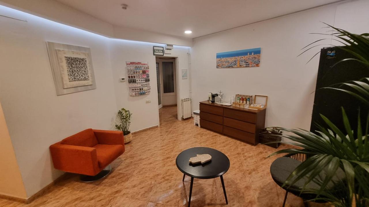 Hostal Rio De Castro Barcelona Luaran gambar