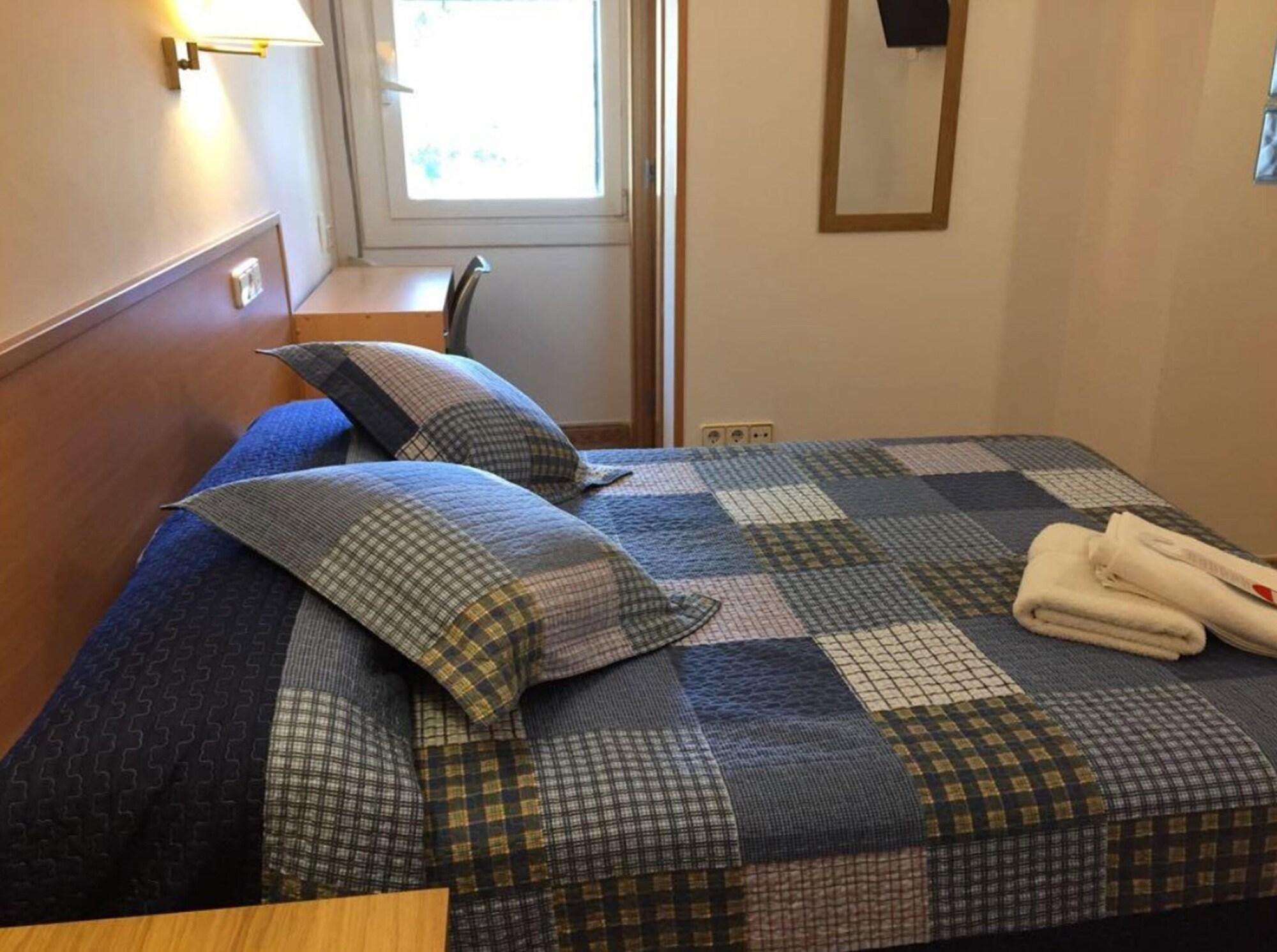 Hostal Rio De Castro Barcelona Luaran gambar