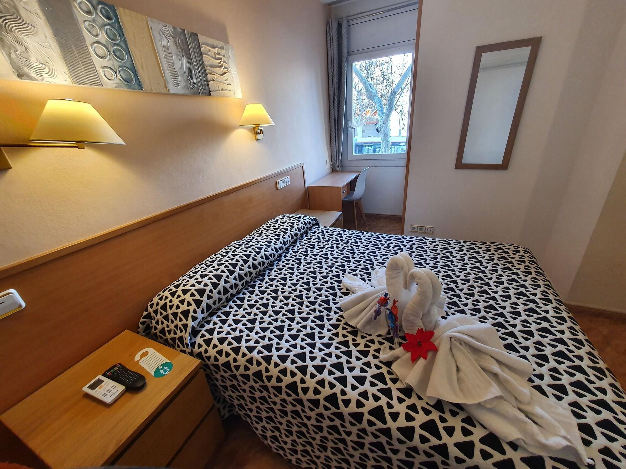 Hostal Rio De Castro Barcelona Luaran gambar