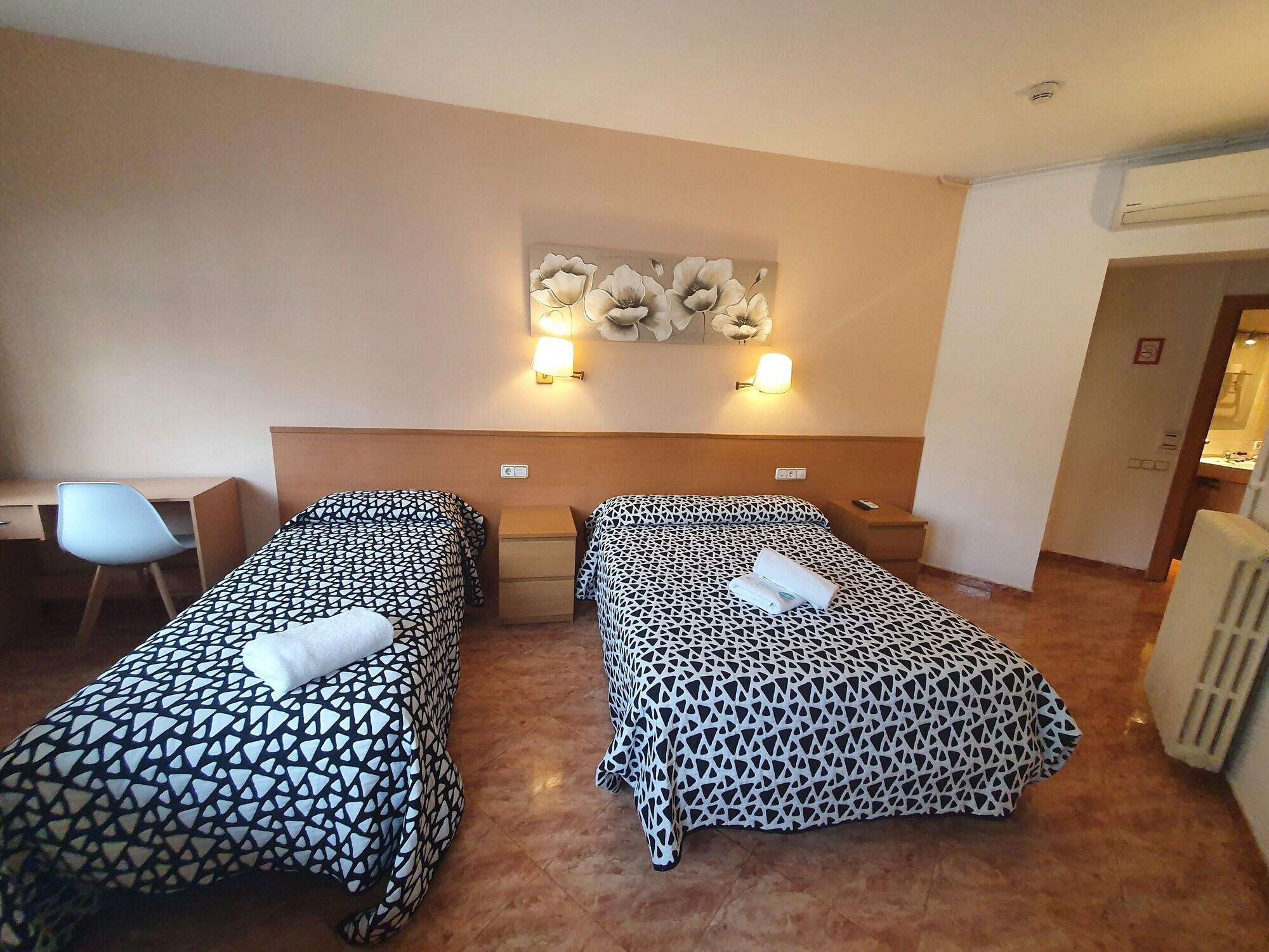 Hostal Rio De Castro Barcelona Luaran gambar