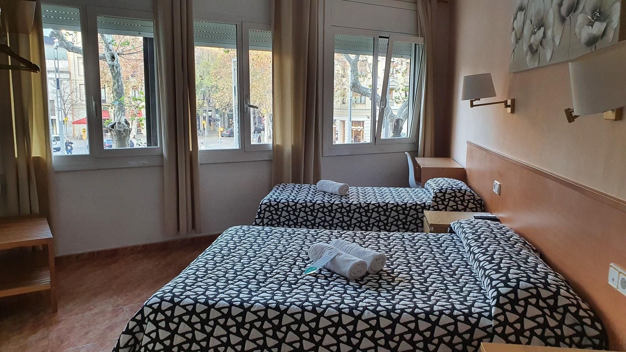 Hostal Rio De Castro Barcelona Luaran gambar