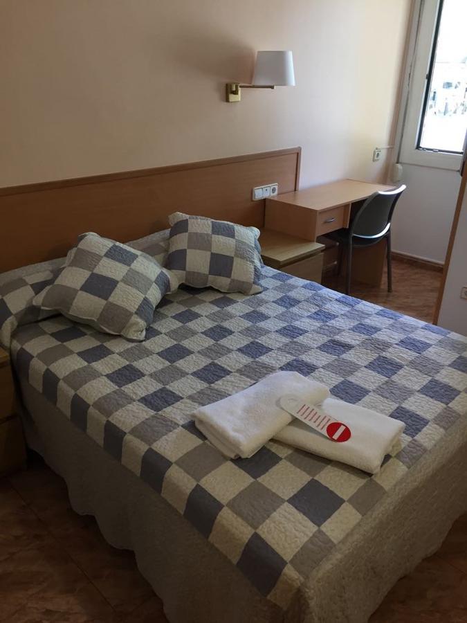 Hostal Rio De Castro Barcelona Luaran gambar