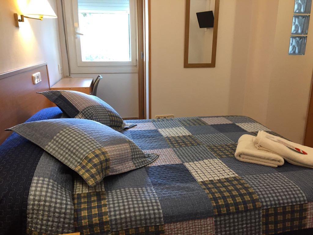 Hostal Rio De Castro Barcelona Luaran gambar