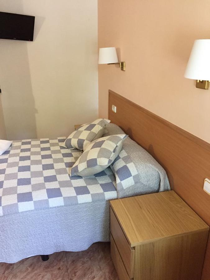 Hostal Rio De Castro Barcelona Luaran gambar